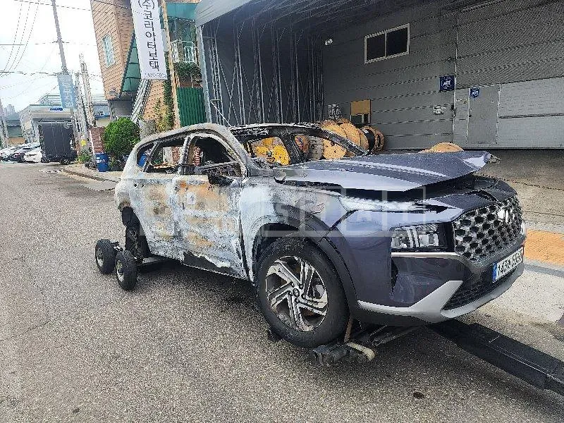 Photo 2 of 13: 2023 Hyundai Santa Fe — Korean insurance auction