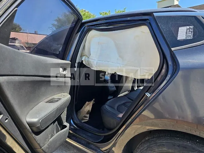 Photo 2 of 24: 2016 Kia K5 2.0 — Korean insurance auction