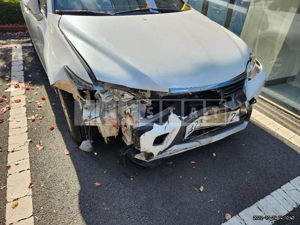 Photo 2 of 15: 2016 Lexus CT200h, VIN JTHKD5BH6G2270960 — Korean insurance auction