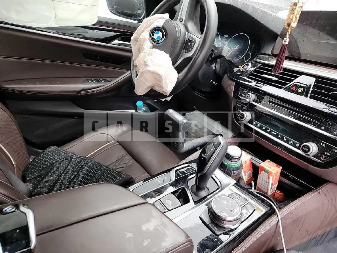 Photo 2 of 20: 2019 BMW 530i xDrive M Sport Packag, VIN WBAJD910XKWC84152 — Korean insurance auction