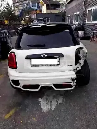 Photo 2 of 39: 2018 MINI John Cooper Works, VIN WMWXM9107J2F98437 — Korean insurance auction
