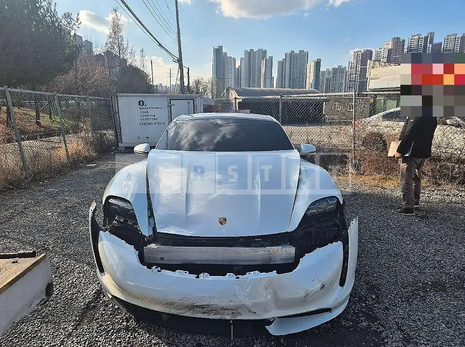 Photo 2 of 34: 2021 Porsche Taycan — Korean insurance auction