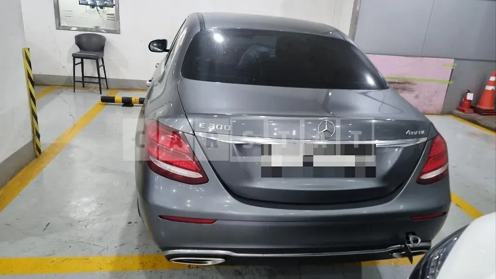 Photo 2 of 35: 2018 Mercedes-Benz E300 4Matic — Korean insurance auction