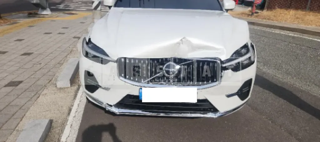 Photo 2 of 29: 2025 Volvo XC60B5 AWD — Korean insurance auction