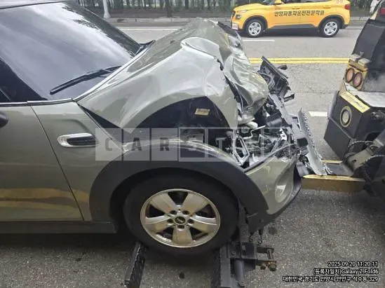 Photo 2 of 6: 2021 MINI Cooper — Korean insurance auction
