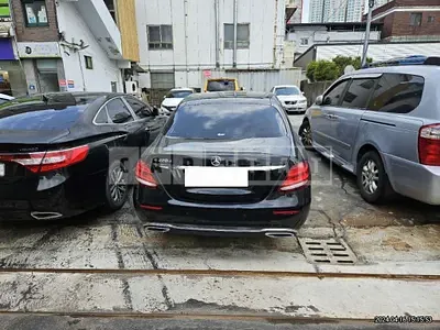 Photo 1 of 27: 2019 Mercedes-Benz E220d — Korean insurance auction