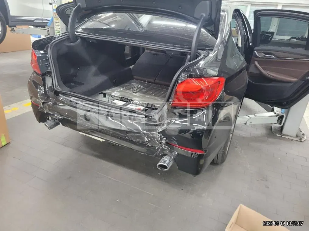 Photo 2 of 44: 2020 BMW 530i Luxury, VIN WBAJR5105LCE75362 — Korean insurance auction