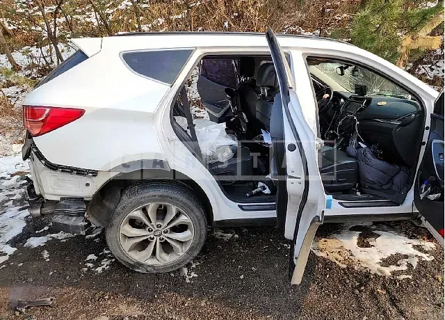 Photo 2 of 14: 2015 Hyundai Santa Fe, VIN KMHSW81UBFU479723 — Korean insurance auction