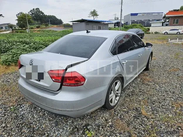 Photo 2 of 5: 2014 Volkswagen Passat 2.0 TDI — Korean insurance auction