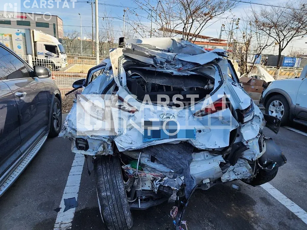 Photo 2 of 5: 2019 Hyundai Kona Electric, VIN KMHK381GFKU042359 — Korean insurance auction