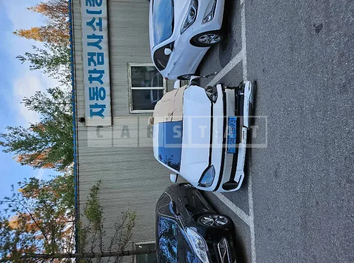 Photo 2 of 9: 2023 Hyundai Modern Ionic 6, VIN KMHM541AFPA004107 — Korean insurance auction