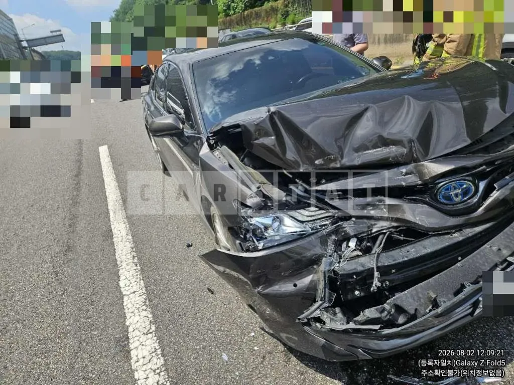 Photo 3 of 3: 2018 Toyota Camry Hybrid — Korean insurance auction
