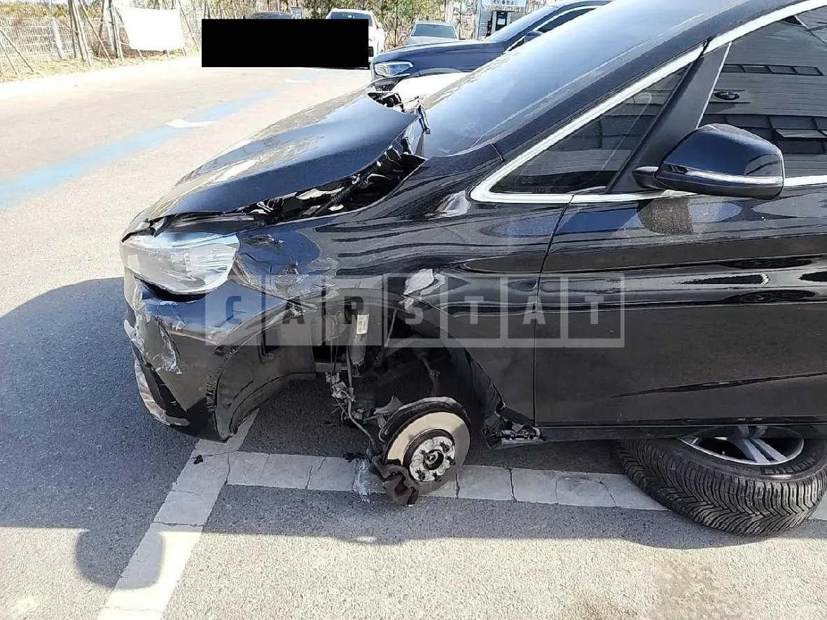 Photo 2 of 15: 2018 BMW Active Tourer, VIN WBA2C110XJ7A34136 — Korean insurance auction