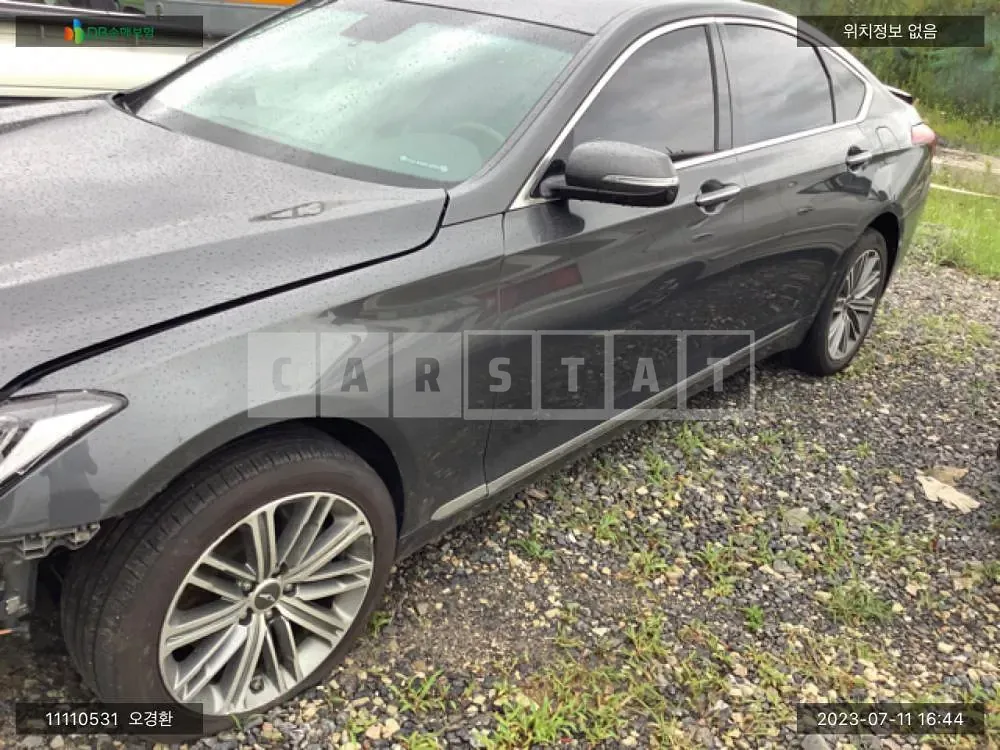 Photo 2 of 11: 2017 Hyundai Genesis /G80, VIN KMHGL41DDHU209924 — Korean insurance auction