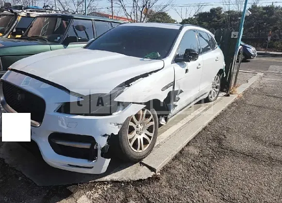 Photo 2 of 17: 2019 Jaguar F-Pace 20d AWD, VIN SADCA2BN5KA363779 — Korean insurance auction