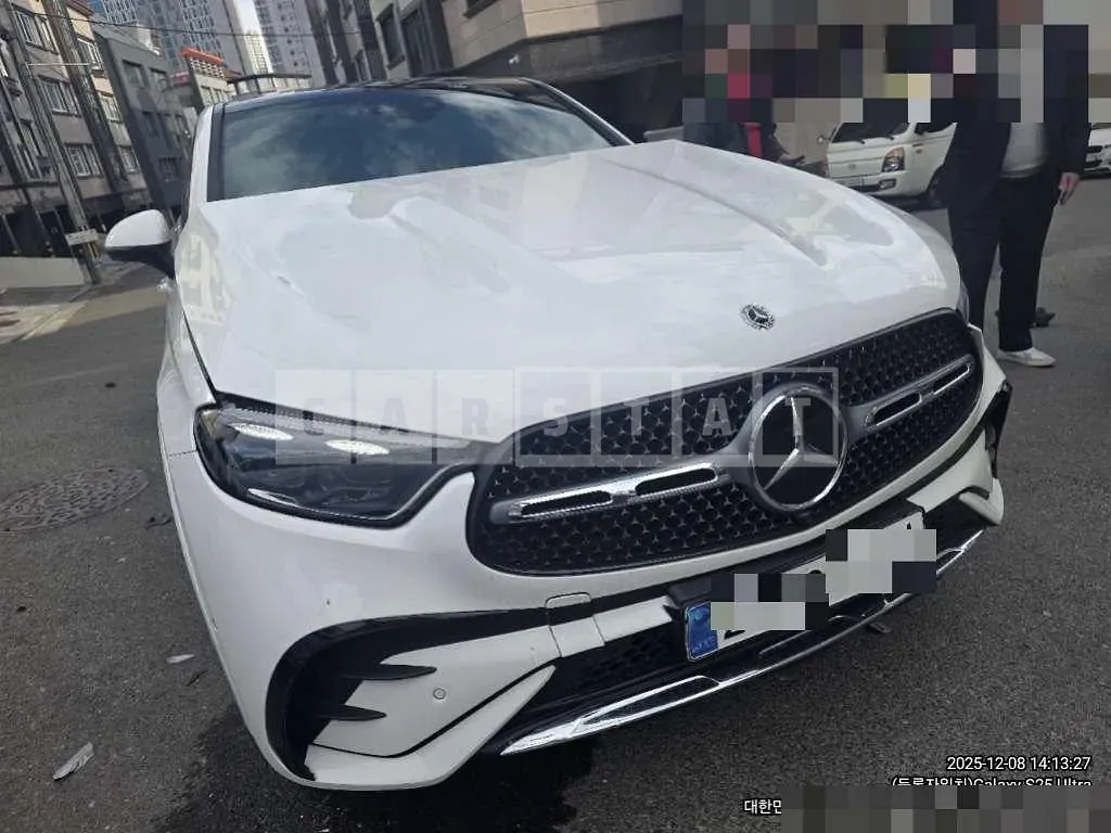 Photo 2 of 7: 2024 Mercedes-Benz GLC300 4Matic Coupe — Korean insurance auction