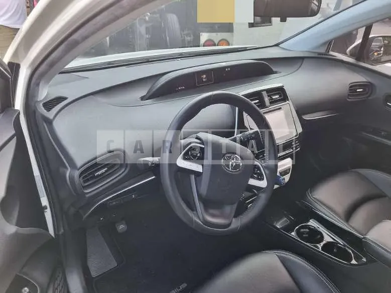 Photo 2 of 12: 2017 Toyota Prius — Korean insurance auction