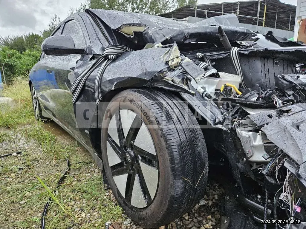Photo 2 of 38: 2023 Hyundai Modern Ionic 6, VIN KMHM541AFPA026065 — Korean insurance auction