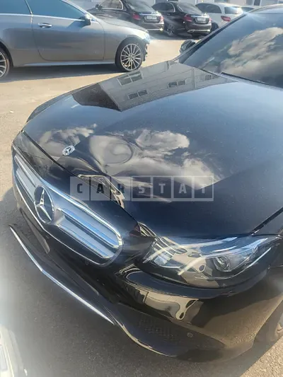 Photo 1 of 40: 2018 Mercedes-Benz E 200, VIN WDDZF4CB7JA441376 — Korean insurance auction