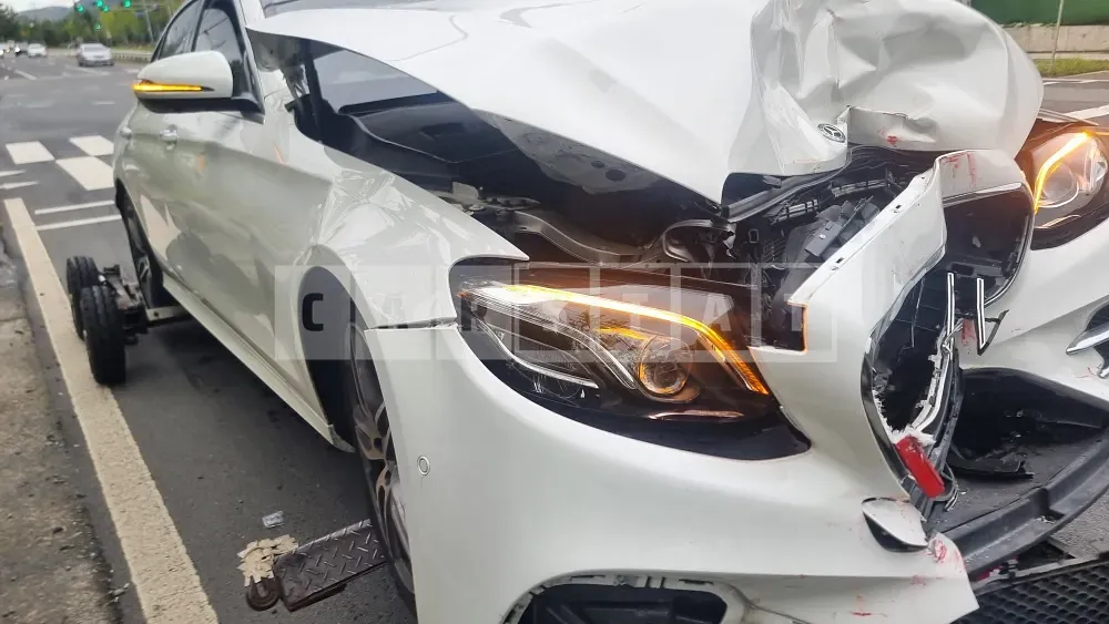 Photo 2 of 8: 2018 Mercedes-Benz E300 — Korean insurance auction