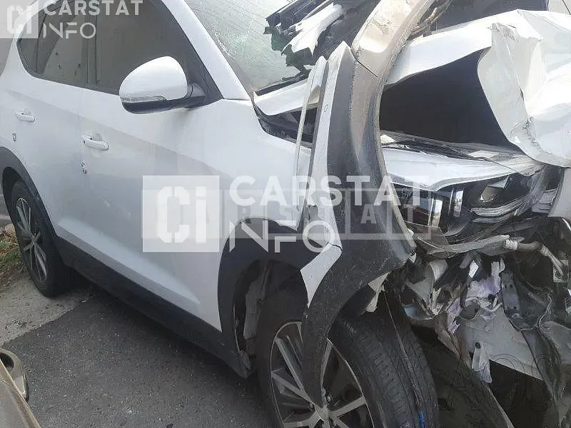Photo 2 of 38: 2015 Hyundai Tucson 1.7, VIN KMHJ3815GGU085139 — Korean insurance auction