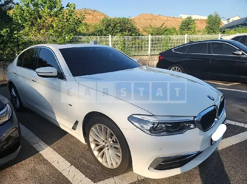 Photo 2 of 21: 2018 BMW 530i, VIN WBAJD3104JWC98690 — Korean insurance auction