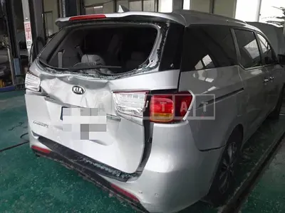 Photo 1 of 9: 2017 Kia Carnivals — Korean insurance auction
