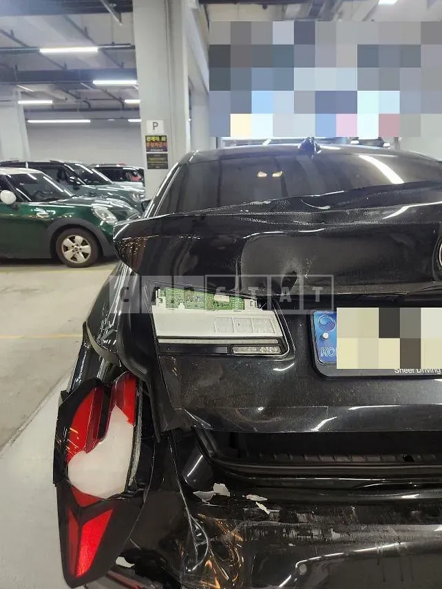 Photo 2 of 26: 2021 BMW 520i — Korean insurance auction