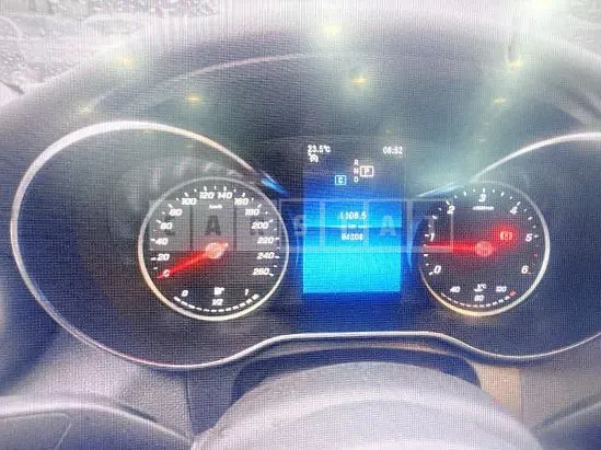 Photo 2 of 28: 2019 Mercedes-Benz C220 d — Korean insurance auction