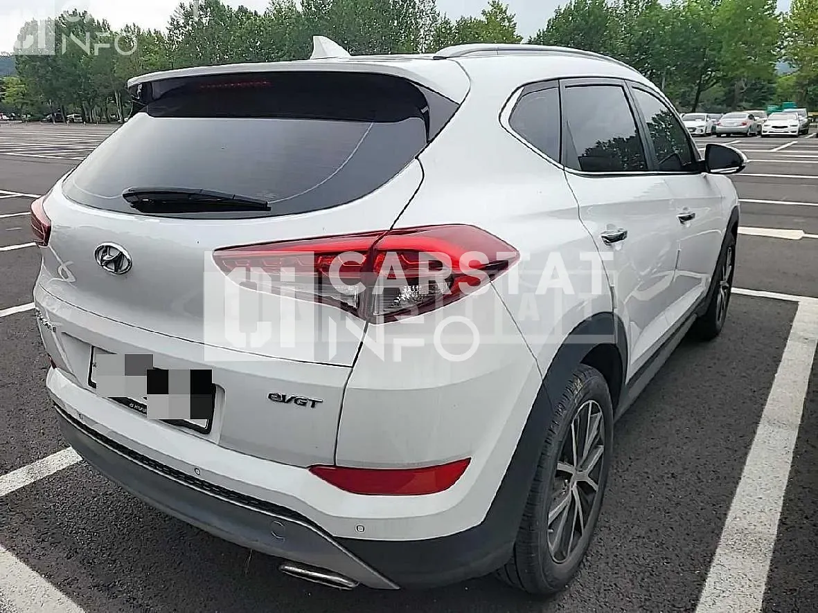 Photo 2 of 8: 2016 Hyundai Tucson, VIN KMHJ3815GGU014876 — Korean insurance auction