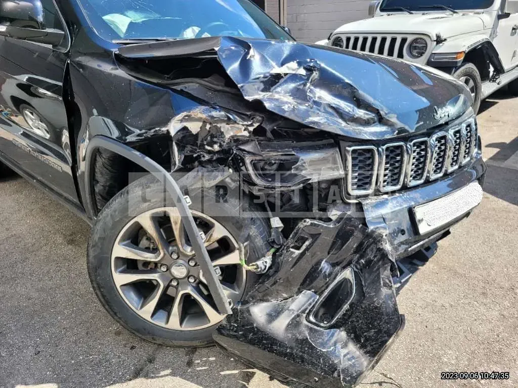 Photo 2 of 14: 2018 Jeep Straw Grand Cherokee, VIN 1C4RJFBG3JC189390 — Korean insurance auction