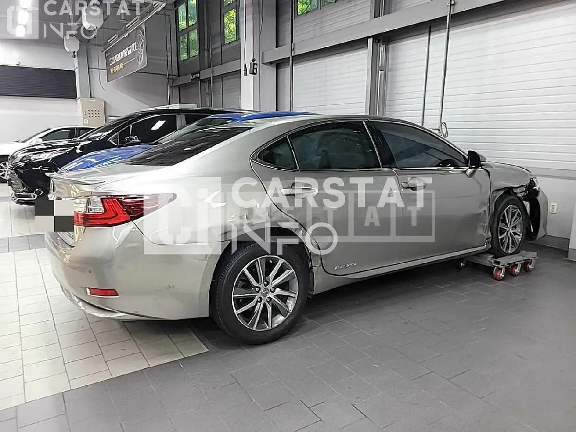 Photo 2 of 9: 2017 Lexus ES300h — Korean insurance auction