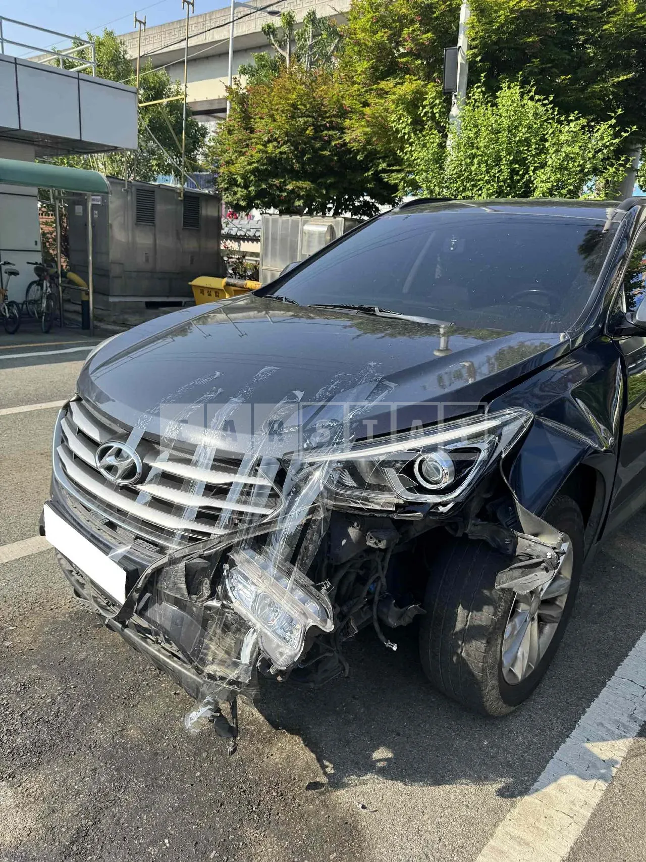 Photo 2 of 26: 2017 Hyundai Santa Fe, VIN KMHSW81UDJU775059 — Korean insurance auction