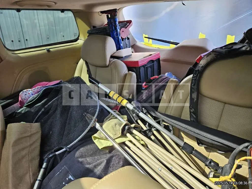Photo 2 of 9: 2015 Kia Carnivals — Korean insurance auction