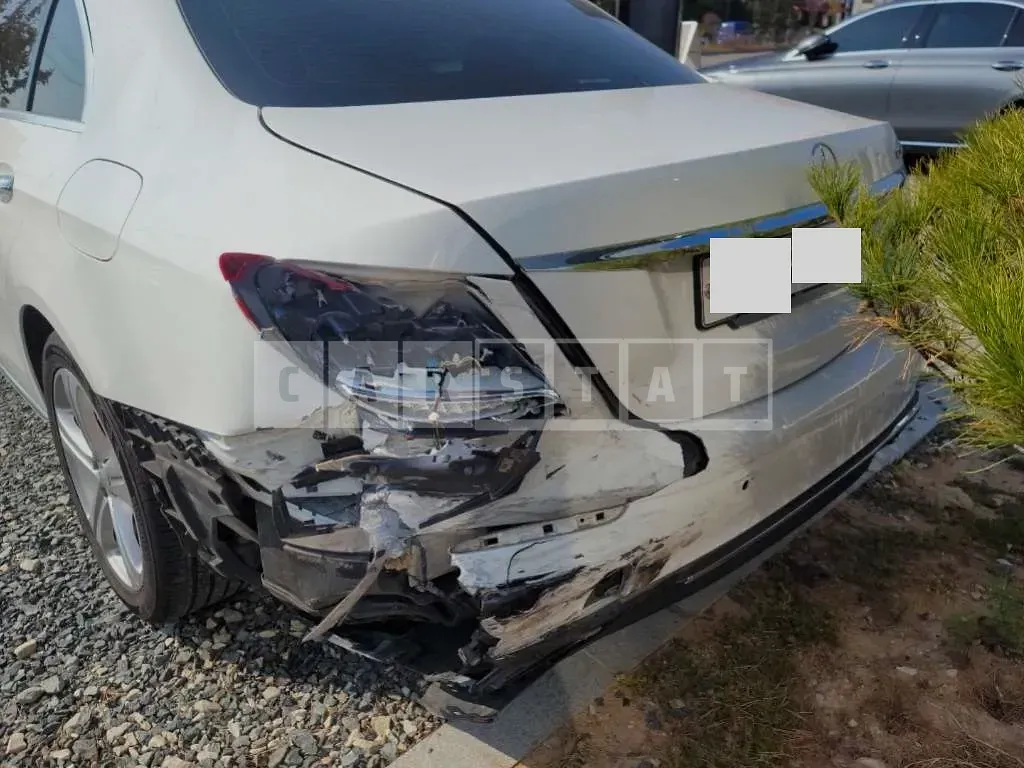 Photo 2 of 9: 2017 Mercedes-Benz E220d, VIN WDDZF0EBXHA095503 — Korean insurance auction