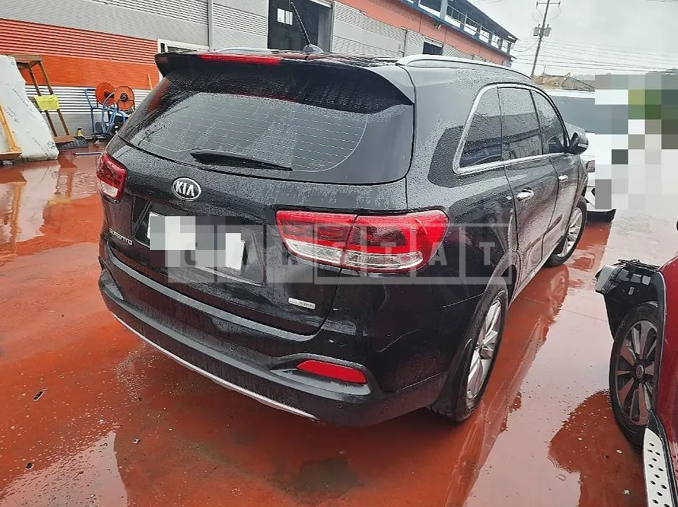 Photo 2 of 18: 2015 Kia Sorento 2.2, VIN KNAPS81BBFA070988 — Korean insurance auction