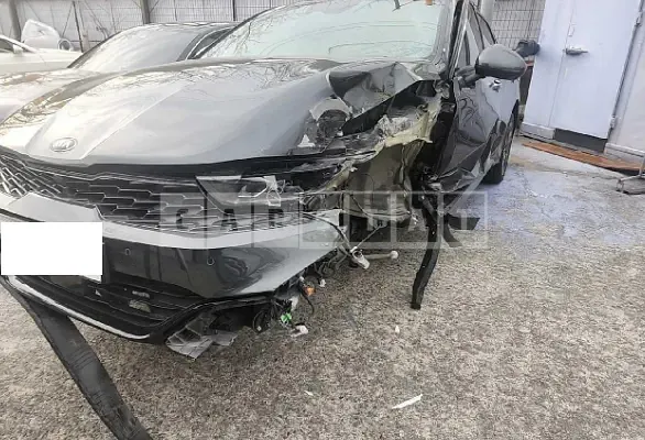 Photo 2 of 22: 2020 Kia K5, VIN KNAG641BBLA029525 — Korean insurance auction