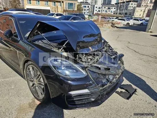 Photo 2 of 13: 2018 Porsche Panamera 4S — Korean insurance auction