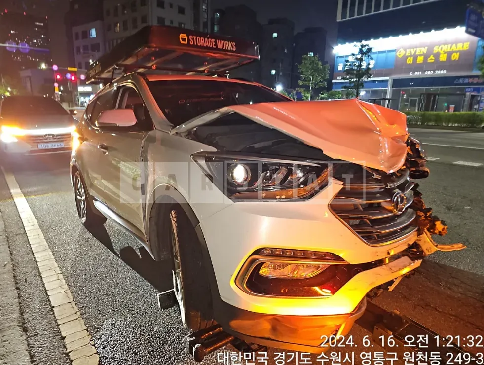 Photo 2 of 21: 2016 Hyundai Santa Fe — Korean insurance auction