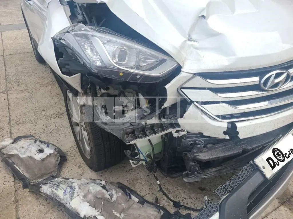Photo 2 of 16: 2015 Hyundai Santa Fe, VIN KMHSW81UBFU353831 — Korean insurance auction