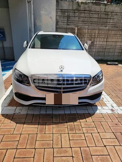 Photo 1 of 2: 2017 Mercedes-Benz Subsubbenz E300 4Matic — Korean insurance auction