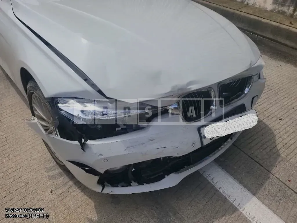 Photo 2 of 9: 2018 BMW 320i, VIN WBA8A9100JAE92138 — Korean insurance auction