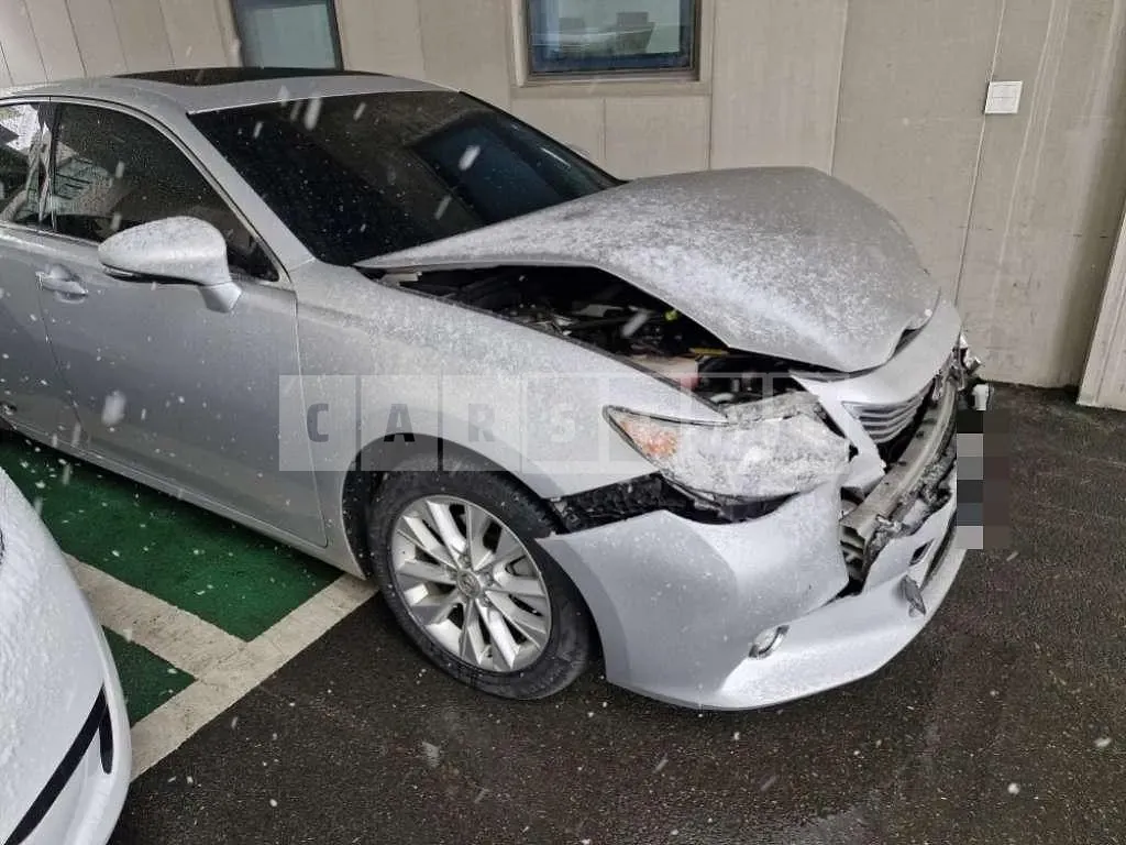 Photo 2 of 8: 2015 Lexus ES300h — Korean insurance auction