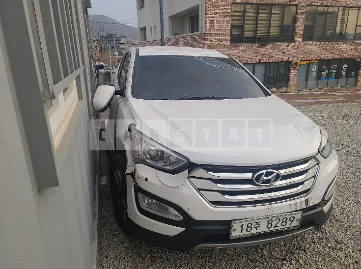 Photo 2 of 5: 2015 Hyundai Santa Fe, VIN KMHSU81UBFU440262 — Korean insurance auction