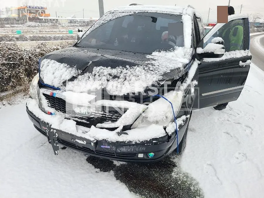 Photo 2 of 3: 2014 Kia Carnival 2.2 — Korean insurance auction