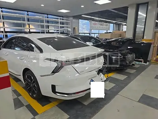 Photo 2 of 8: 2025 Kia K8 — Korean insurance auction