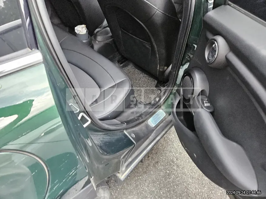Photo 2 of 12: 2018 MINI Cooper Five-Door — Korean insurance auction