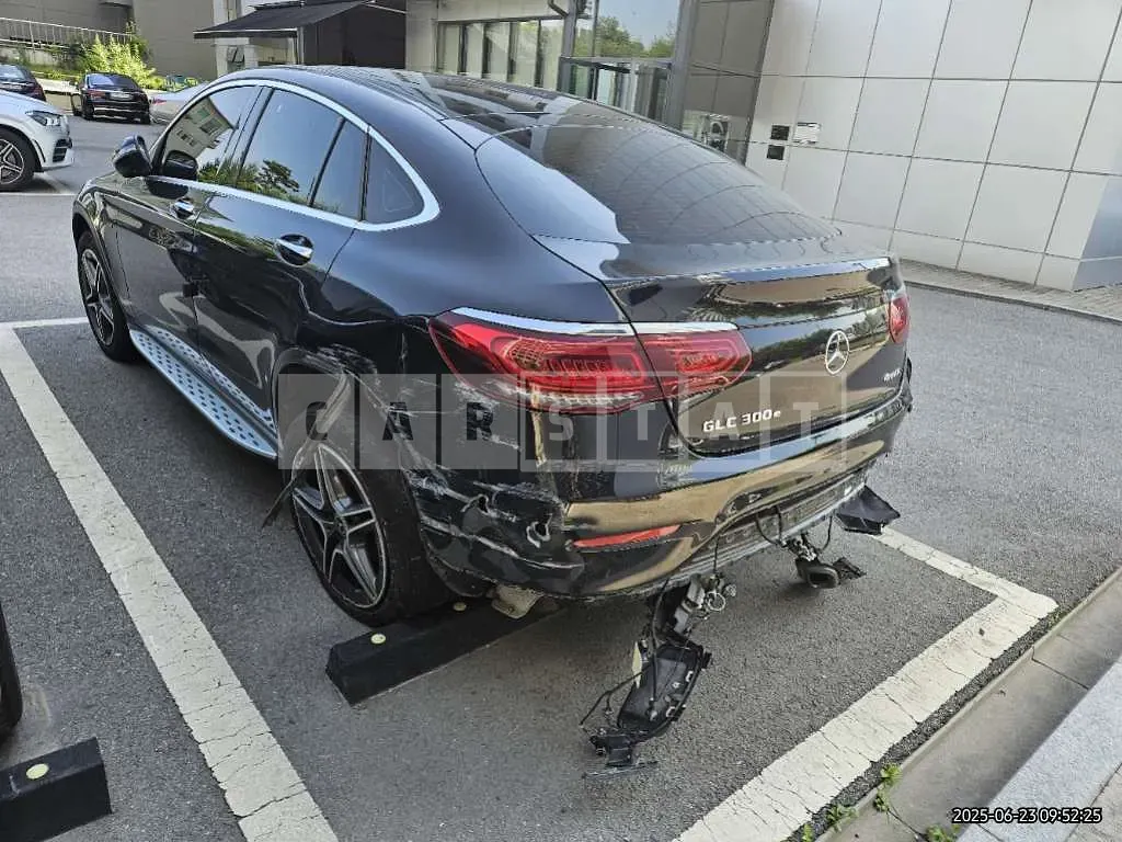 Photo 2 of 13: 2020 Mercedes-Benz GLC300 e 4Matic Coupe — Korean insurance auction