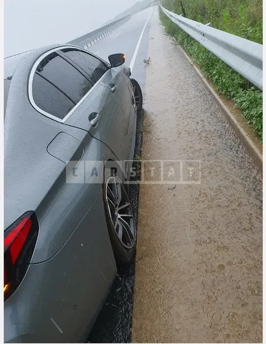 Photo 2 of 4: 2022 BMW 523d — Korean insurance auction