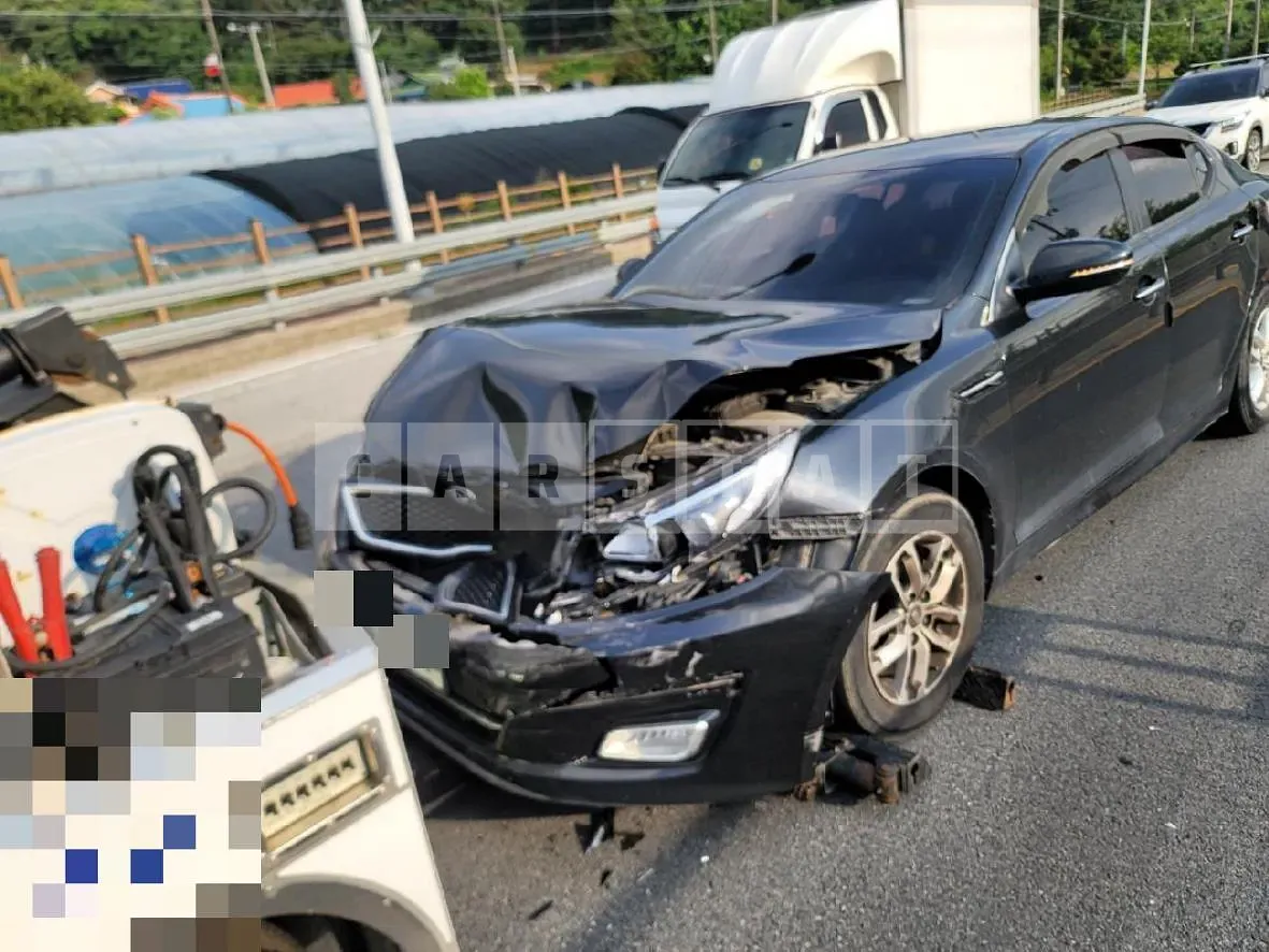 Photo 2 of 6: 2014 Kia K5, VIN KNAGN418BFA563547 — Korean insurance auction